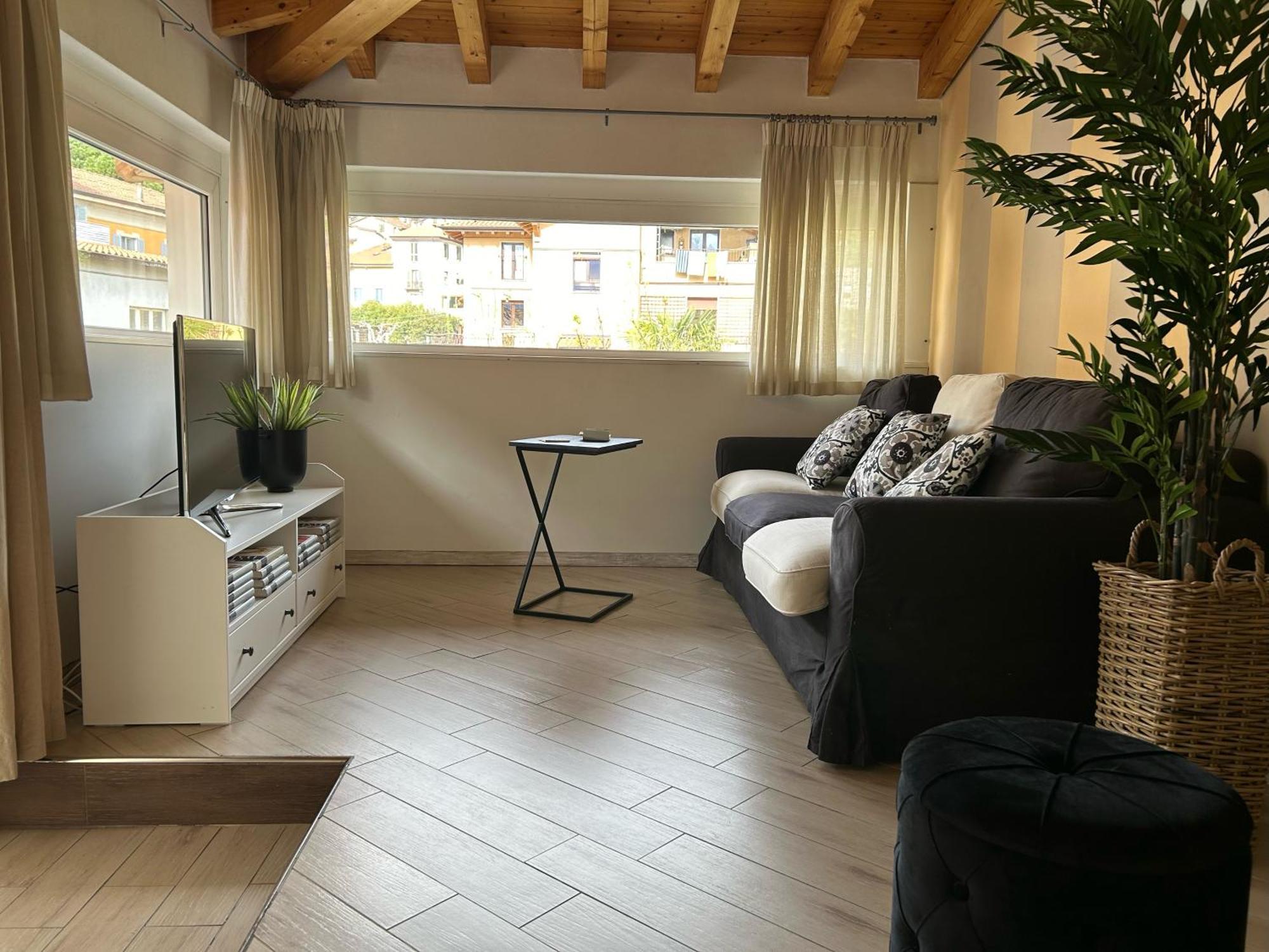 Appartement Menaggio Down Town Extérieur photo